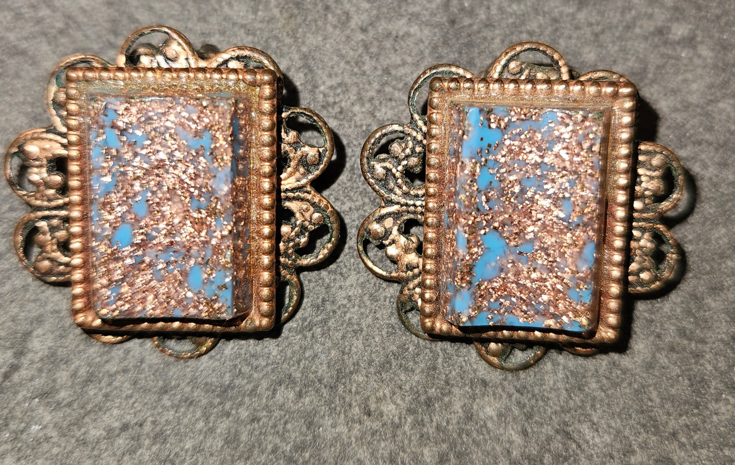 VINTAGE CLIP ON EARRINGS