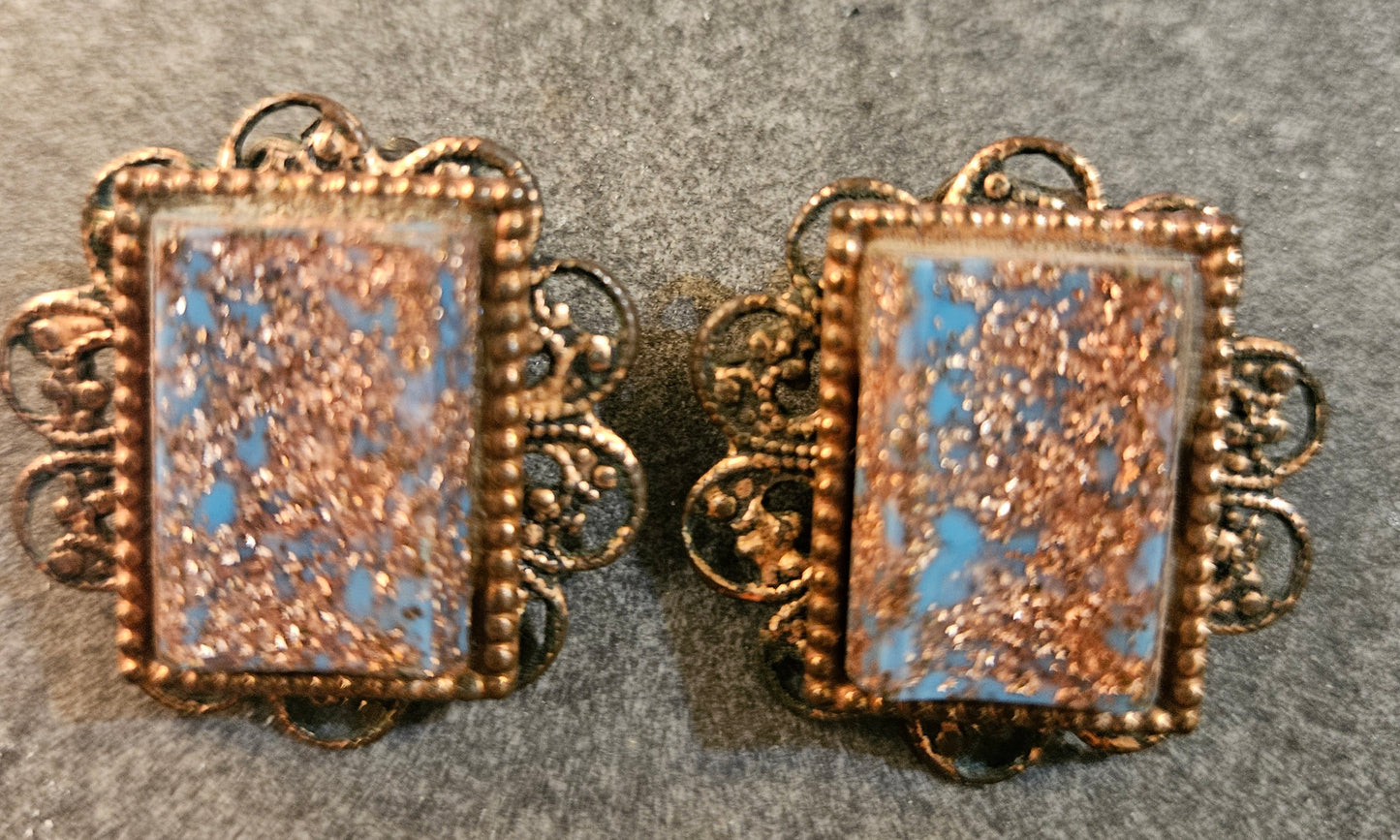 VINTAGE CLIP ON EARRINGS