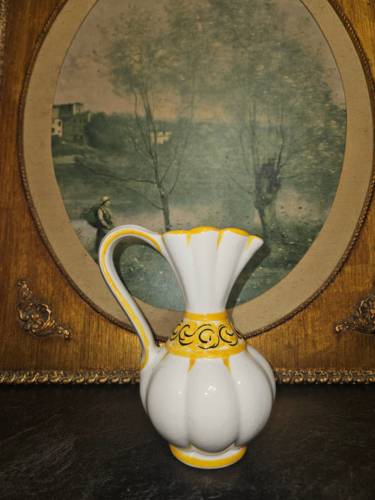 VINTAGE SMALL CREME PITCHER