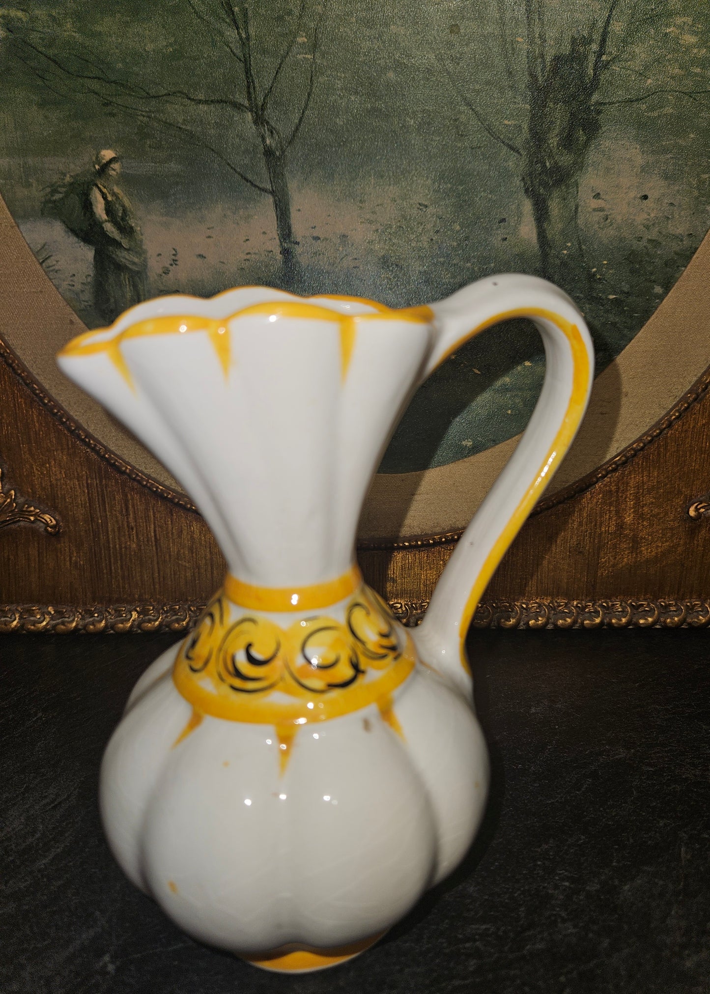 VINTAGE SMALL CREME PITCHER