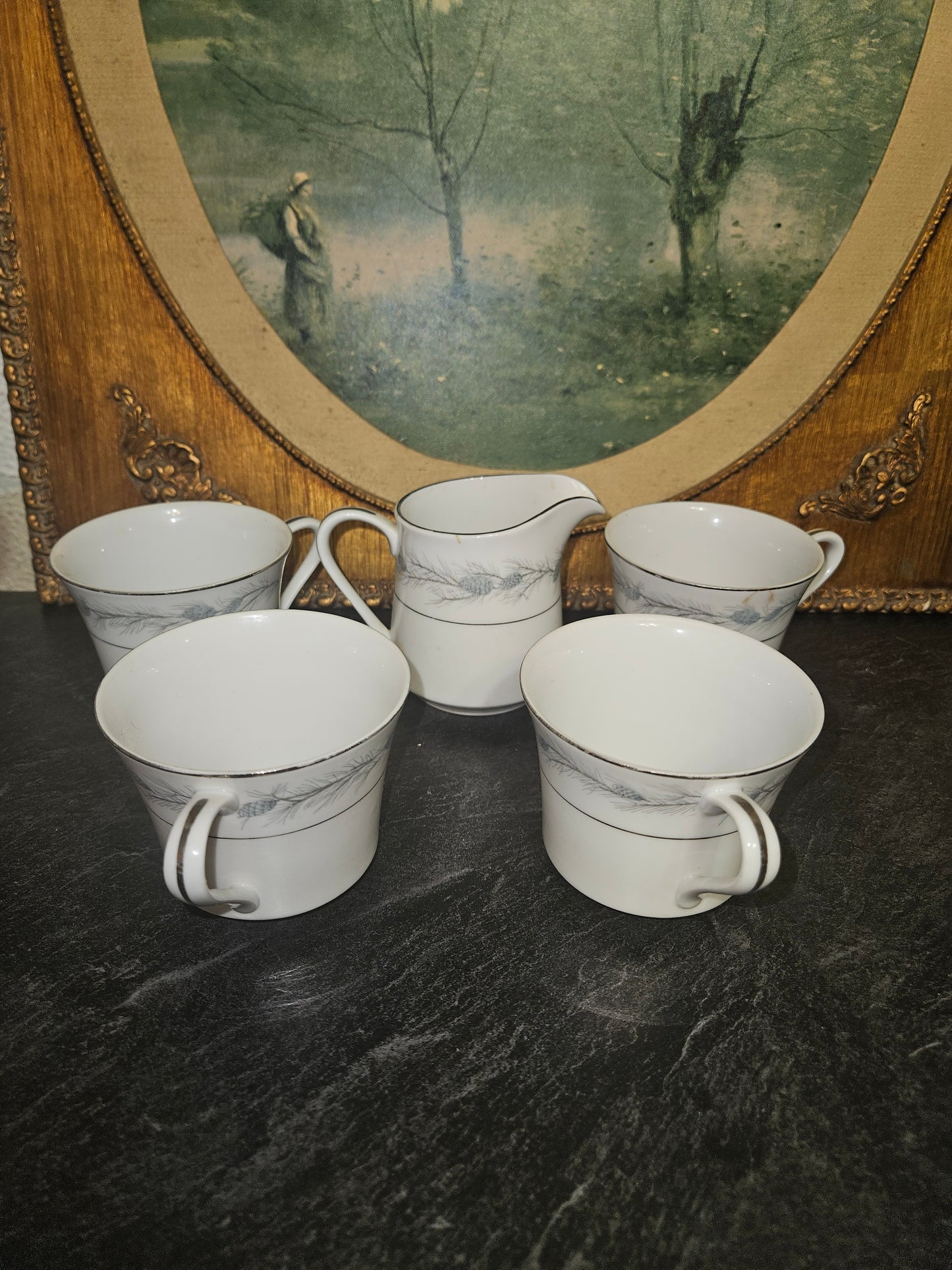 STYLEHOUSE DUCHESS FINE CHINA MUGS / PITCHER