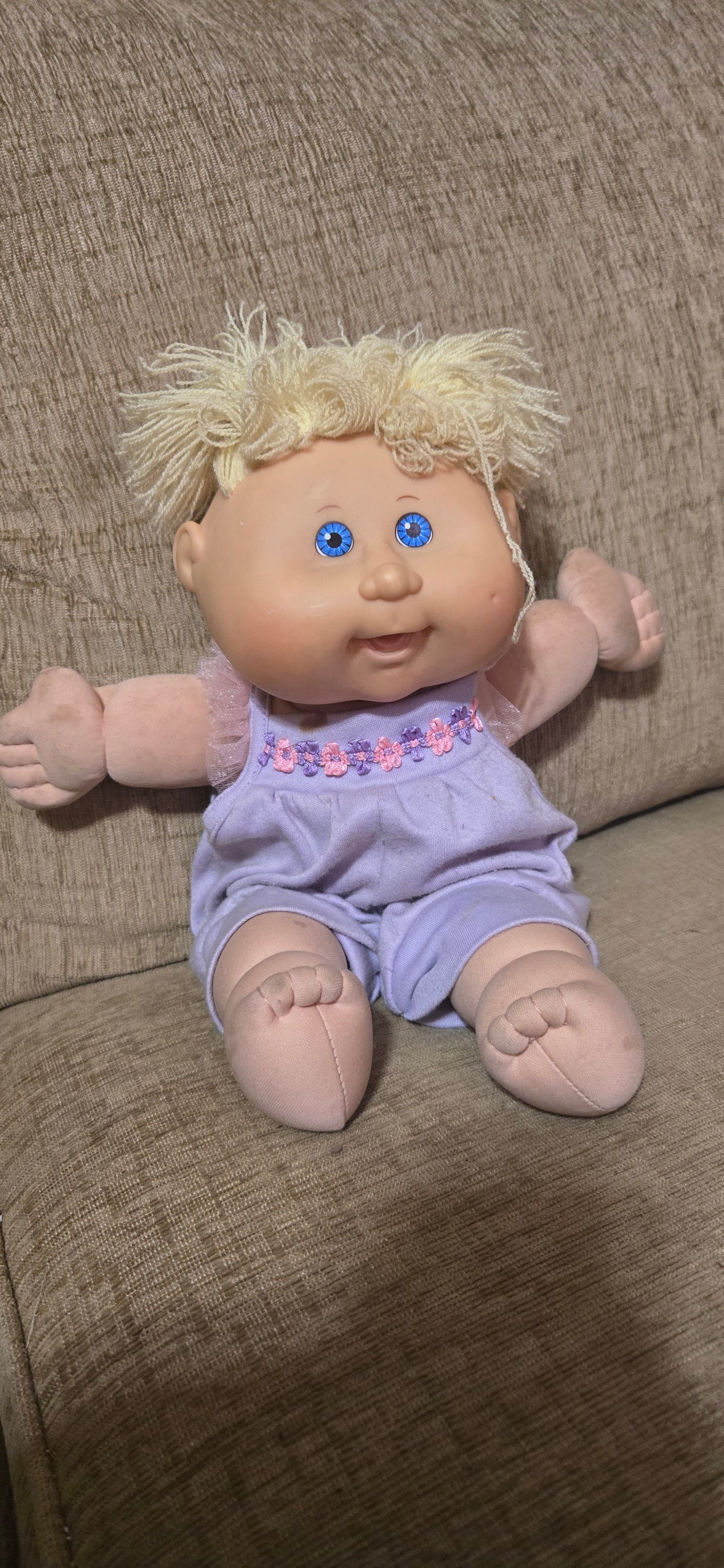 2004 Cabbage Patch Kid Blonde Hair Blue Eyes Purple Outfit