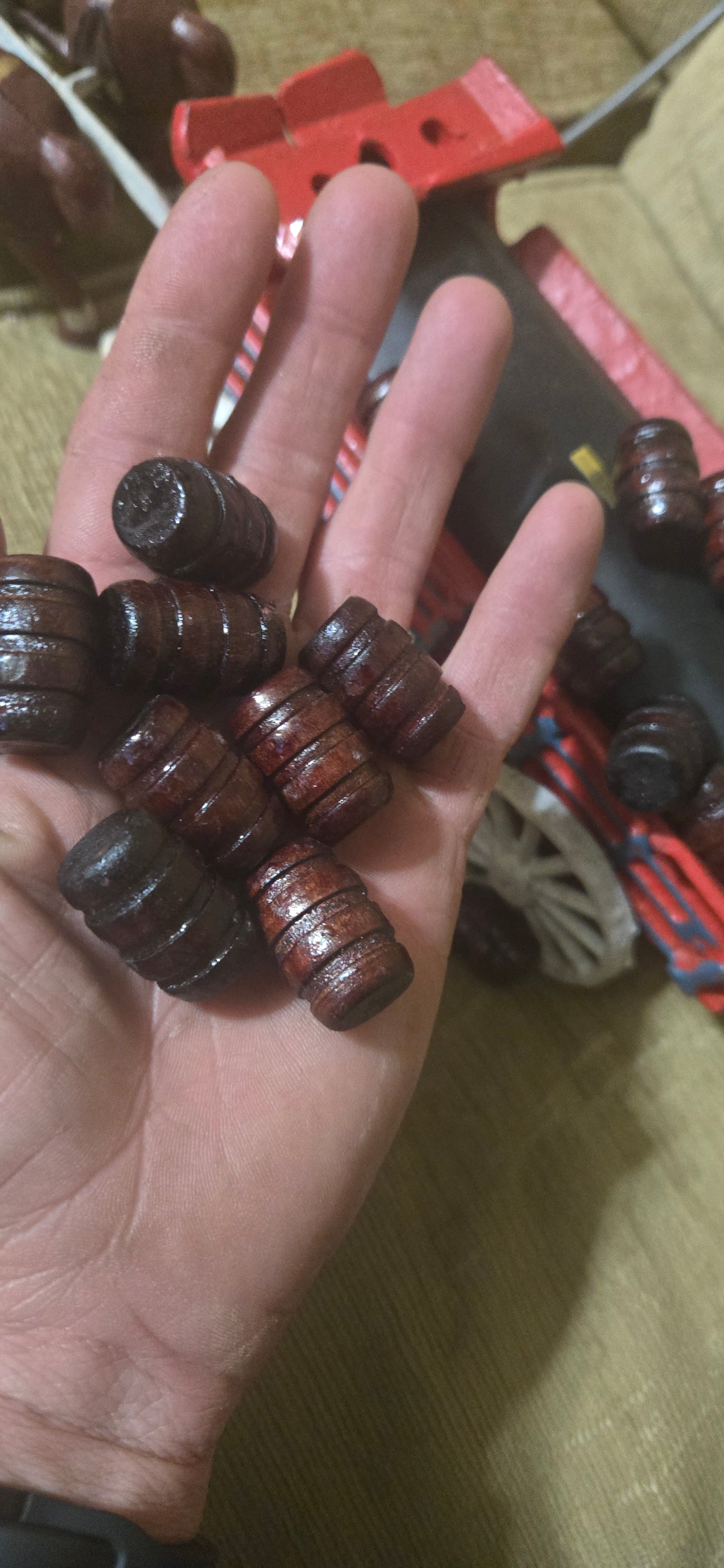 VINTAGE CAST IRON TOY BEER WAGON, 8 CLYDESDALE HORSES AND BARRELs