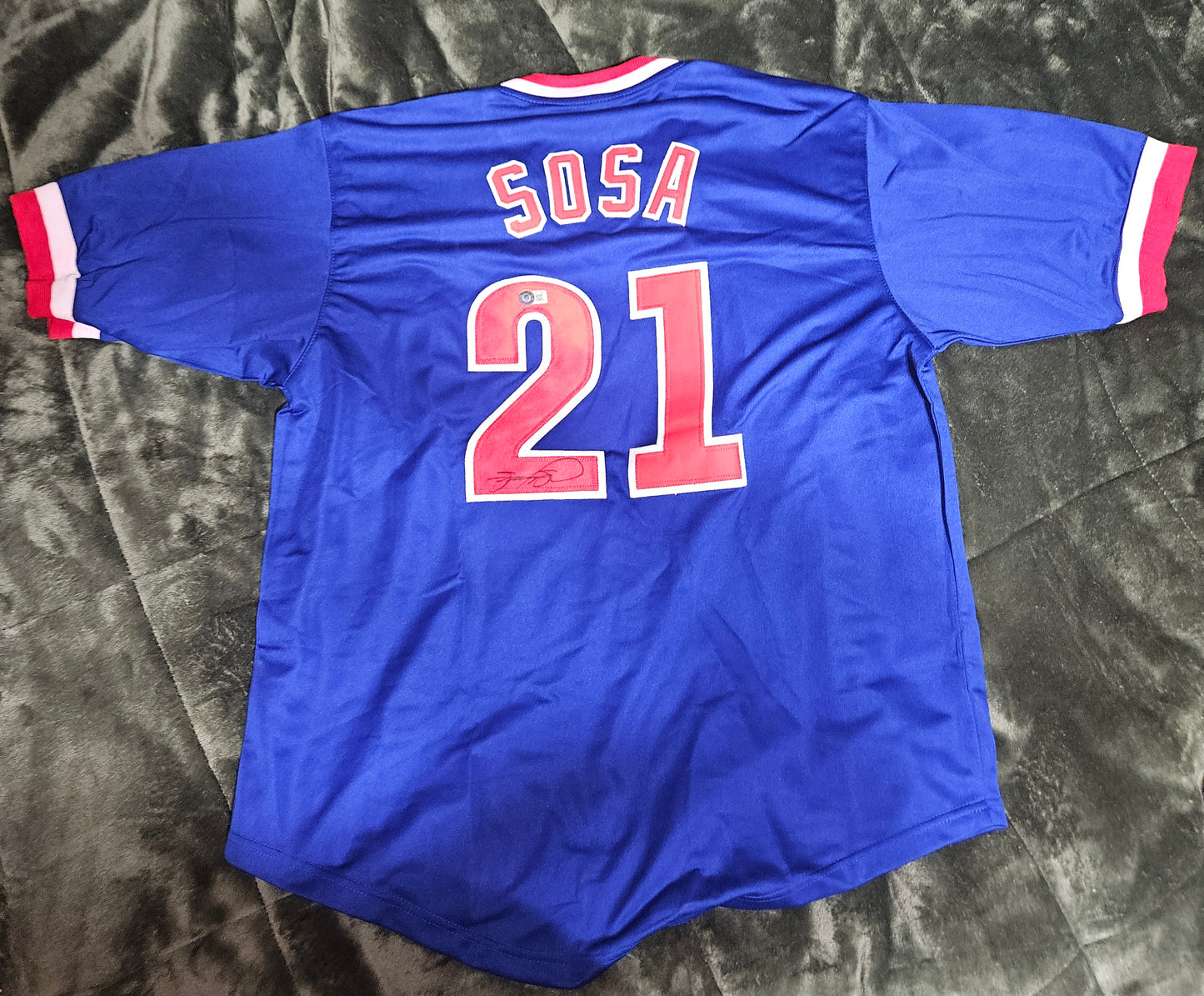 SAMMY SOSA AUTOGRAPHED JERSEY / BECKETT